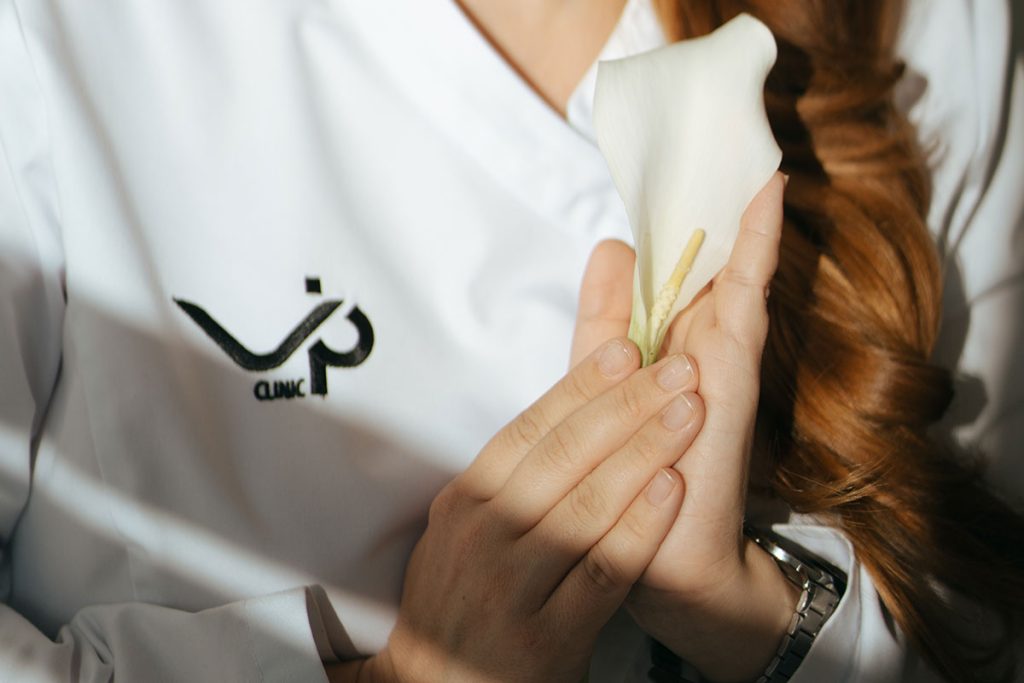 Врач рассказала, какие заболевания кожи обостряются в осенне-зимний период