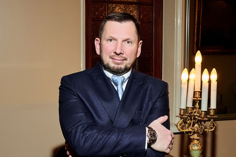 Личный опыт: честный отзыв о пластической операции. Сергей Круглик поделился мнением о Deep Plane Smas-лифтинг для издания THESYMBOL