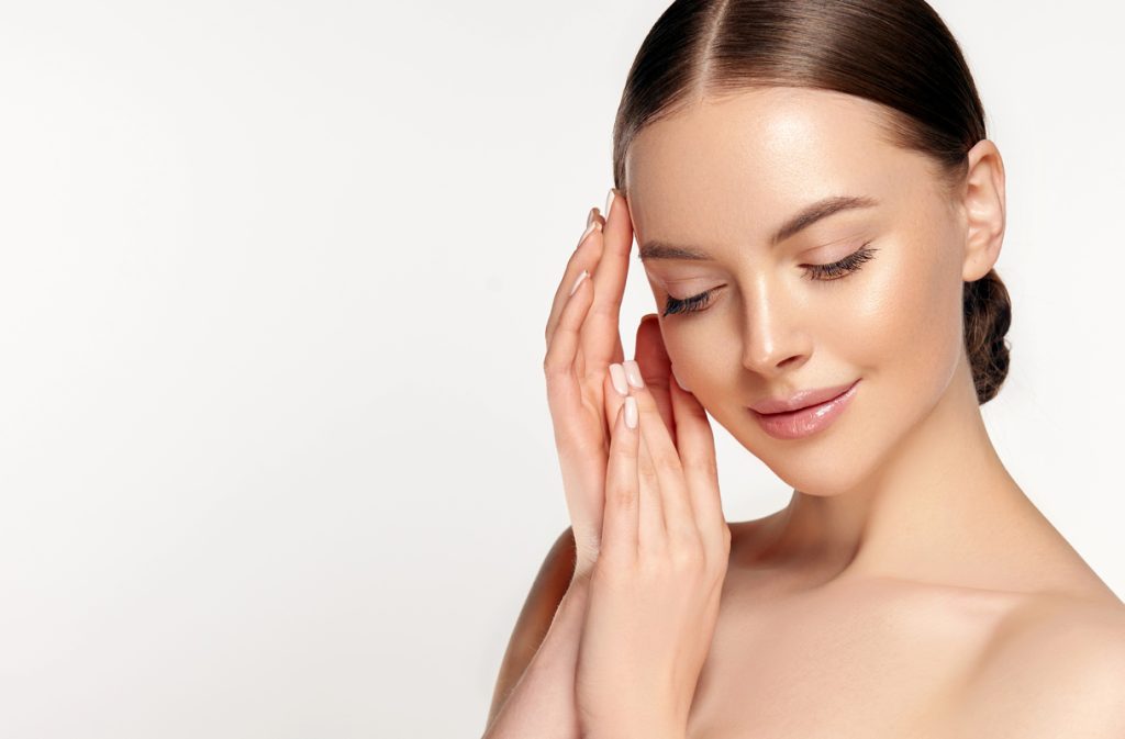 Лифтинг бровей: омоложение взгляда