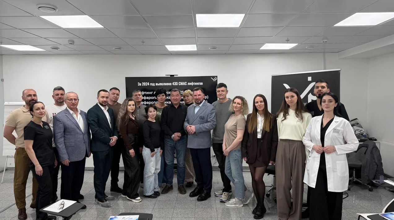 Авторская школа Сергея Викторовича посвященная сочетанным операциям в периорбитальной зоне и средней трети лица — эндоскопии и блефаропластике. 04