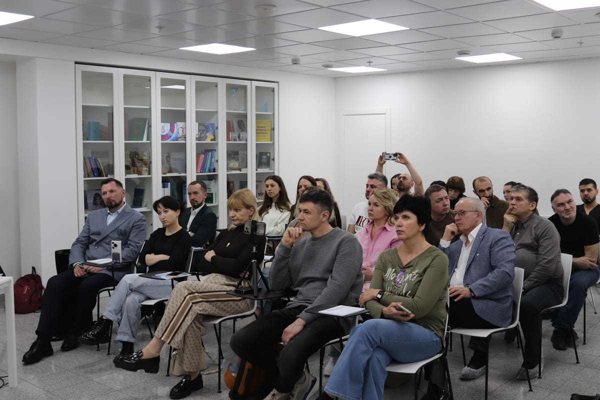 Авторская школа Сергея Викторовича посвященная сочетанным операциям в периорбитальной зоне и средней трети лица — эндоскопии и блефаропластике. 03