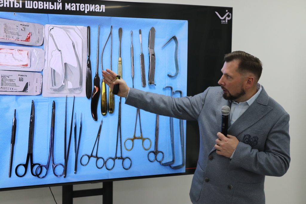 Авторская школа Сергея Викторовича посвященная сочетанным операциям в периорбитальной зоне и средней трети лица — эндоскопии и блефаропластике.